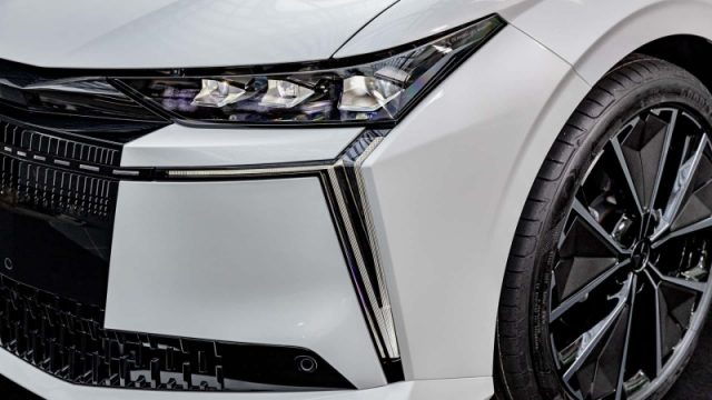 DS Automobiles Other Plug-in Hybrid 240 Performance Line DS N&deg;4 - foto 4 di 4