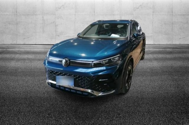 Volkswagen Tiguan 2.0 TDI 150 CV DSG R-Line semestrale a PIEVE DI CENTO
