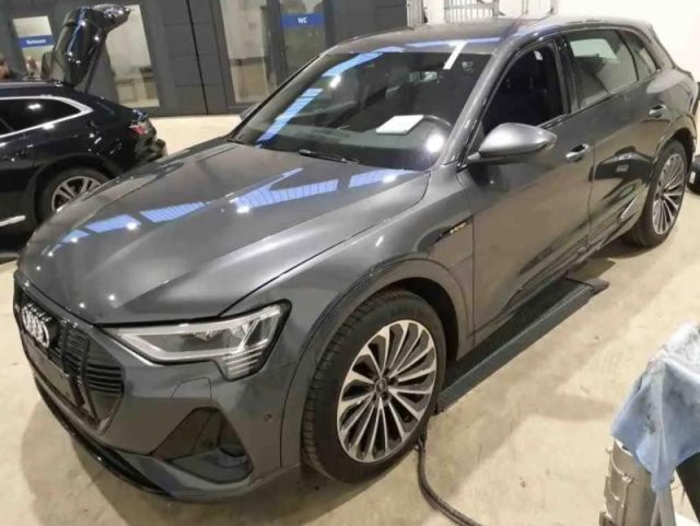 Audi e-tron 55 quattro S line edition - foto 2 di 4