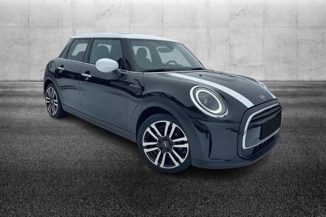 MINI Cooper 1.5 Cooper Classic 5 porte usato a PIEVE DI CENTO