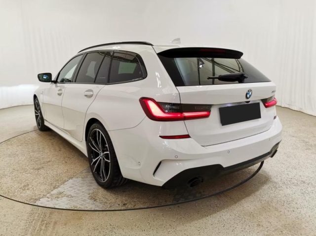 BMW 330 e Touring Msport - foto 3 di 4