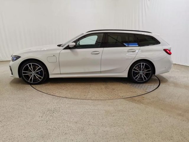 BMW 330 e Touring Msport - foto 4 di 4