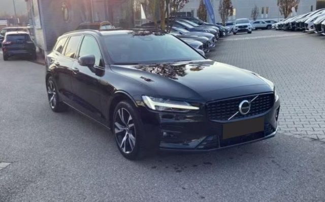 Volvo V60 B4 automatico Plus Dark - foto 2 di 4