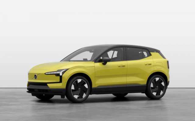 Volvo EX30 P5 Plus N1 (2023-->) nuovo a PIEVE DI CENTO
