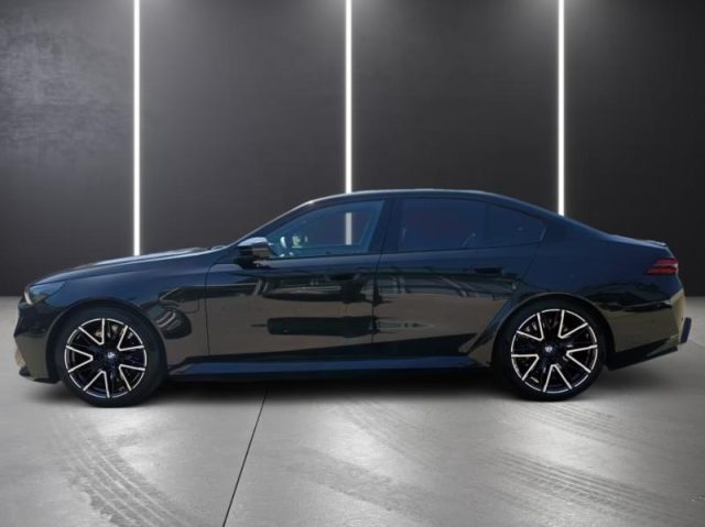 BMW M5 S. 5(G60/61/90/99) - foto 4 di 4