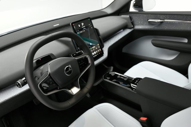 Volvo EX30 P5 Long Range Plus N1 (2023-->) nuovo a PIEVE DI CENTO