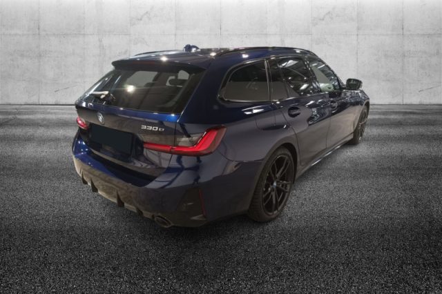 BMW 330 e xDrive Touring Msport - foto 3 di 4