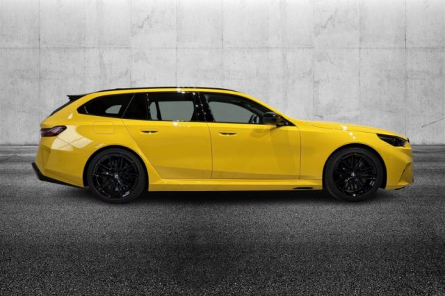 BMW M5 Touring S. 5(G60/61/90/99) - foto 4 di 4