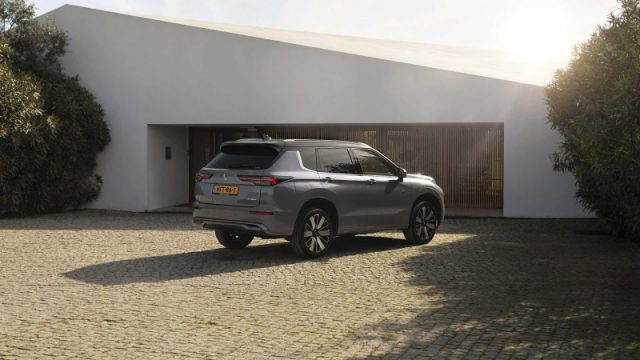 Mitsubishi Outlander 2.4L 4WD PHEV Invite 4&ordf; serie nuovo a PIEVE DI CENTO