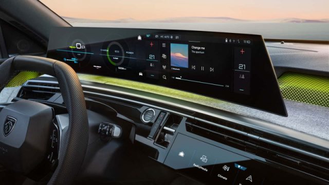 Peugeot 5008 Plug-in Hybrid 225 e-DCS7 Allure 3&ordf; serie nuovo a PIEVE DI CENTO