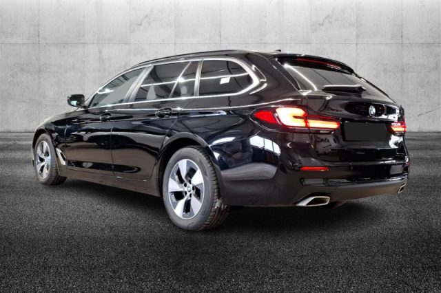 BMW 520 d 48V Touring Business - foto 3 di 4