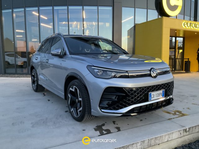 Volkswagen Tiguan 2.0 TDI 150 CV DSG R-Line semestrale a PIEVE DI CENTO