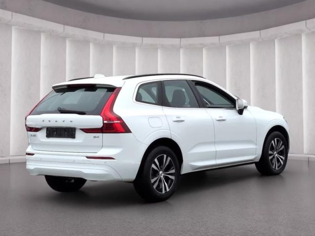 Volvo XC60 B4 (d) Geartronic Momentum Pro - foto 3 di 4