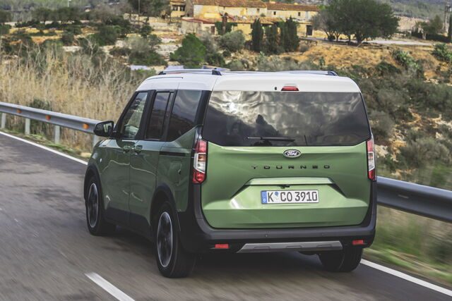 Ford Tourneo Courier PC Titanium E- nuovo a PIEVE DI CENTO
