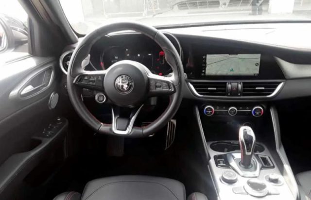 Alfa Romeo Giulia 2.0 Turbo 280 CV AT8 AWD Q4 Competizione - foto 4 di 4