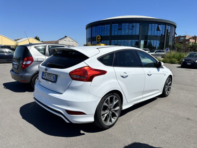 Ford Focus 1.5 TDCi 120 CV Start&Stop ST Line - foto 4 di 4