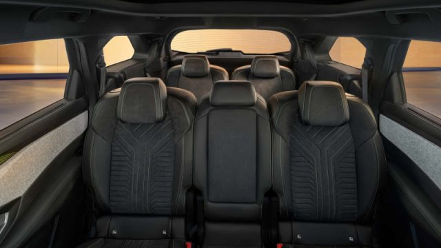 Peugeot 5008 Plug-in Hybrid 225 e-DCS7 GT Exclusive 3&ordf; s - foto 4 di 4