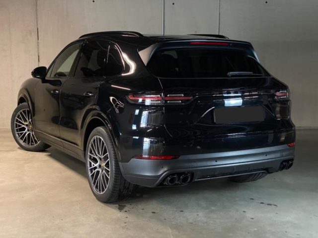 Porsche Cayenne 3.0 V6 Platinum Edition - foto 2 di 4