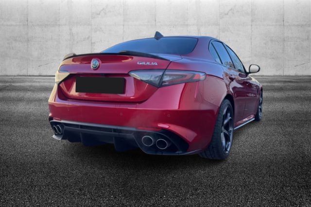 Alfa Romeo Giulia 2.9 V6 Bi-Turbo AT8 Quadrifoglio - foto 2 di 4