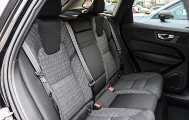Volvo XC60 B4 (d) automatico Core - foto 4 di 4
