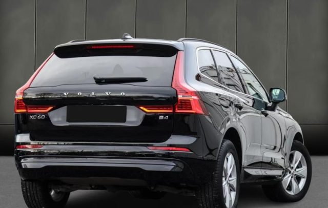 Volvo XC60 B4 (d) automatico Core - foto 2 di 4
