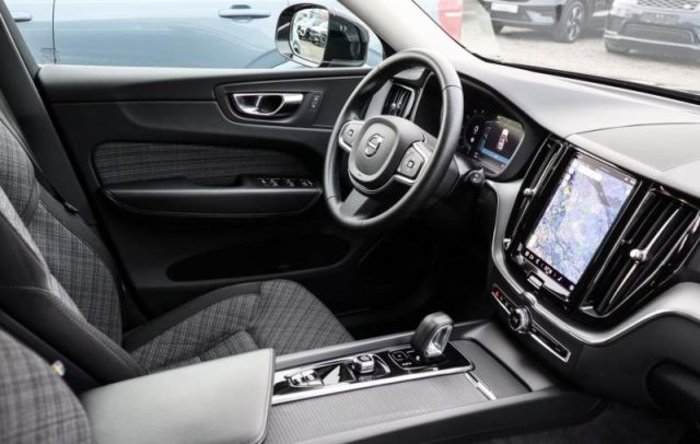 Volvo XC60 B4 (d) automatico Core - foto 3 di 4