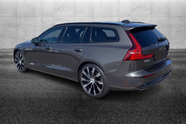 Volvo V60 B4 (d) automatico Plus Dark - foto 3 di 4