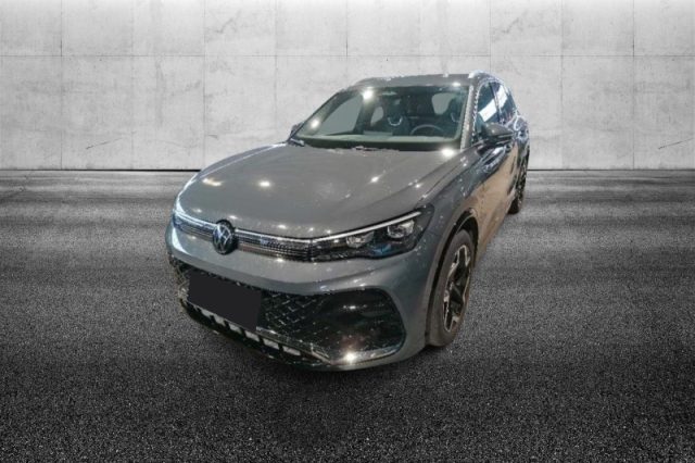 Volkswagen Tiguan 2.0 TDI 150 CV DSG R-Line semestrale a PIEVE DI CENTO