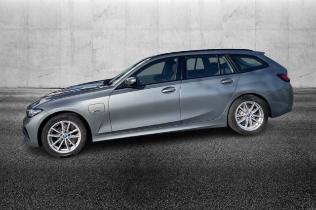 BMW 330 e Touring - foto 4 di 4