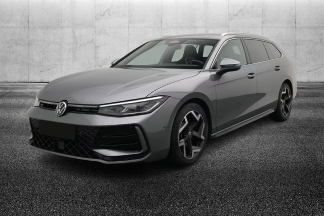 Volkswagen Passat 2.0 TDI 150 CV SCR DSG R-Line semestrale a PIEVE DI CENTO
