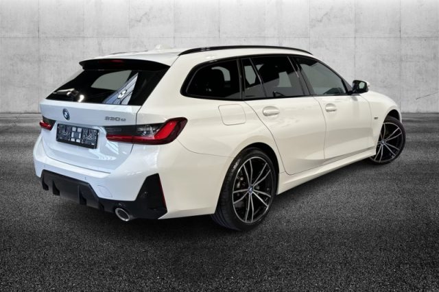 BMW 330 e Touring Msport - foto 3 di 4