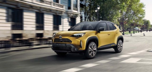 Toyota Yaris Cross 1.5 Hybrid 130 CV 5p. E-CVT AWD-i Premium - foto 2 di 4