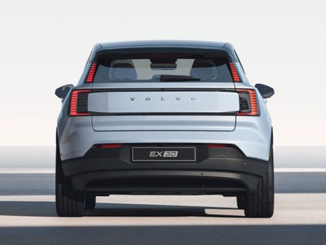 Volvo EX30 P5 Plus Black Edition N1 (2023-->) - foto 4 di 4