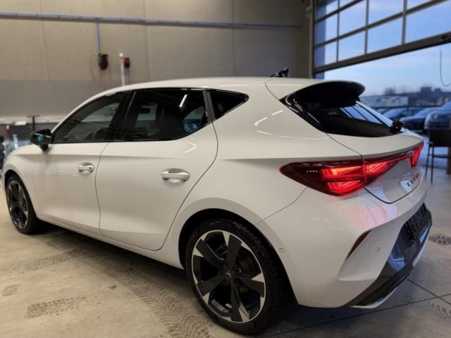 CUPRA Leon 1.5 Hybrid 150 CV DSG - foto 2 di 4