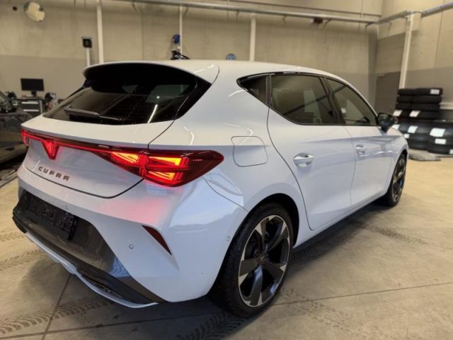 CUPRA Leon 1.5 Hybrid 150 CV DSG - foto 3 di 4