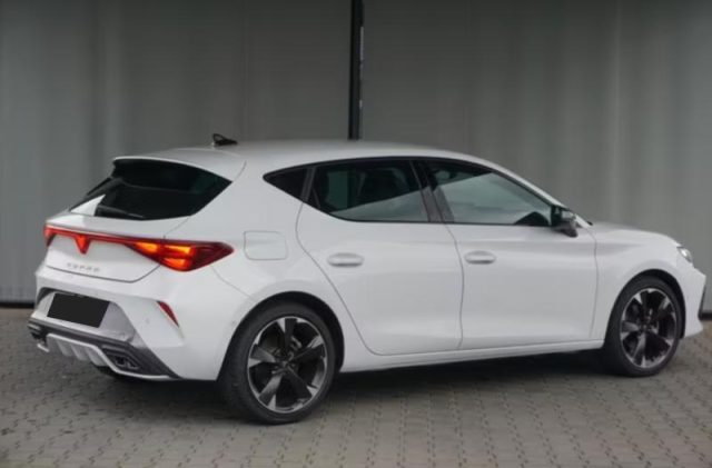 CUPRA Leon 1.5 Hybrid 150 CV DSG - foto 2 di 4