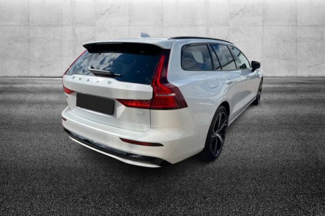 Volvo V60 T6 Plug-in Hybrid AWD automatico Plus Dark - foto 2 di 4