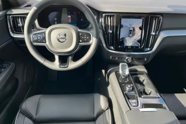 Volvo V60 T6 Plug-in Hybrid AWD automatico Plus Dark - foto 3 di 4