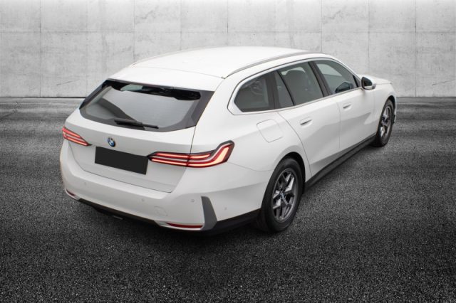 BMW 520 d 48V sDrive Touring - foto 3 di 4