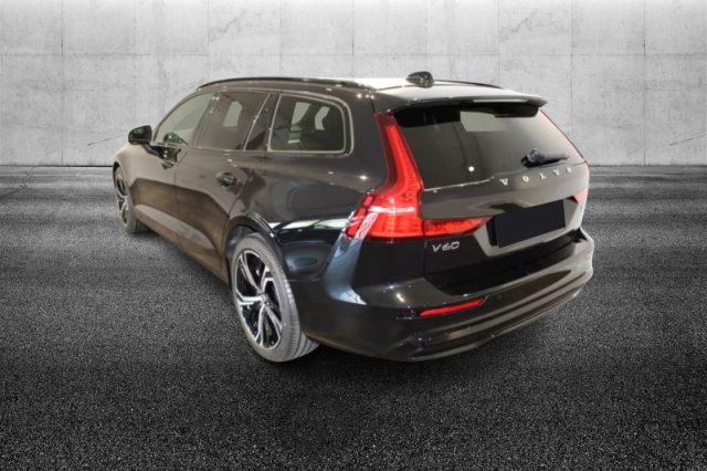 Volvo V60 B4 (d) automatico Ultimate Dark - foto 2 di 4