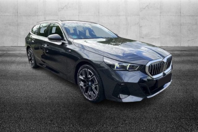 BMW 530 e xDrive Touring Msport - foto 2 di 4