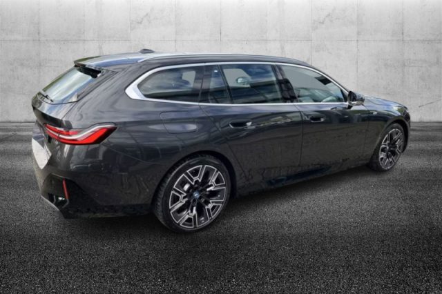 BMW 530 e xDrive Touring Msport - foto 3 di 4