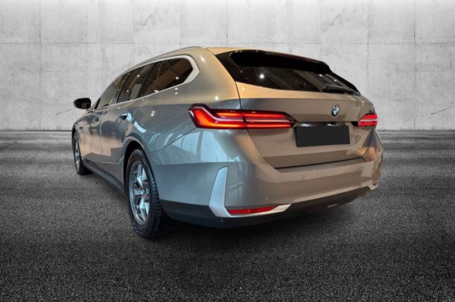 BMW 520 d 48V sDrive Touring - foto 3 di 4