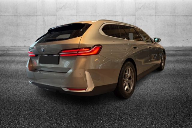 BMW 520 d 48V sDrive Touring - foto 2 di 4