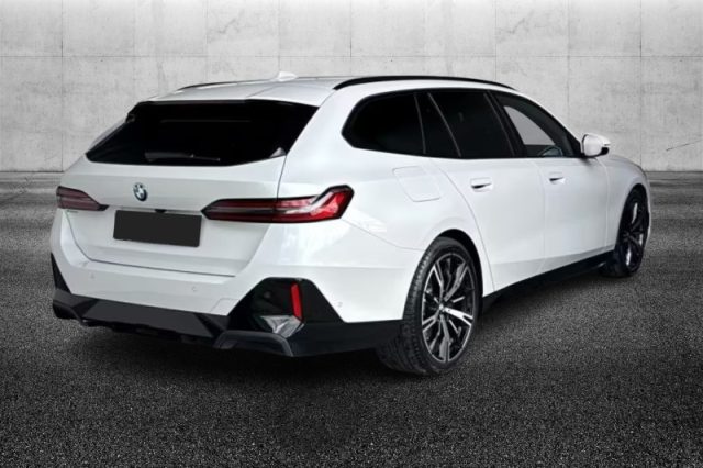 BMW 520 d 48V sDrive Touring Msport Pro - foto 2 di 4