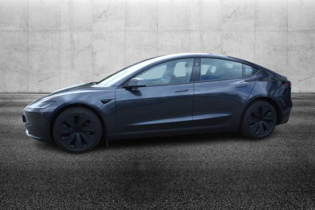 Tesla Model 3 RWD - foto 4 di 4