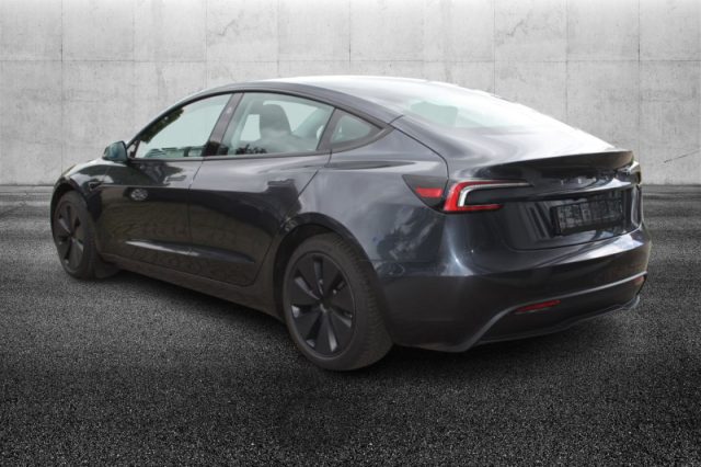Tesla Model 3 RWD - foto 3 di 4