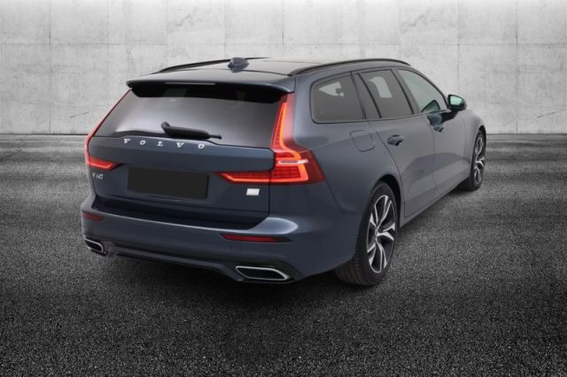 Volvo V60 T6 Recharge AWD Plug-in Hybrid R-design - foto 3 di 4