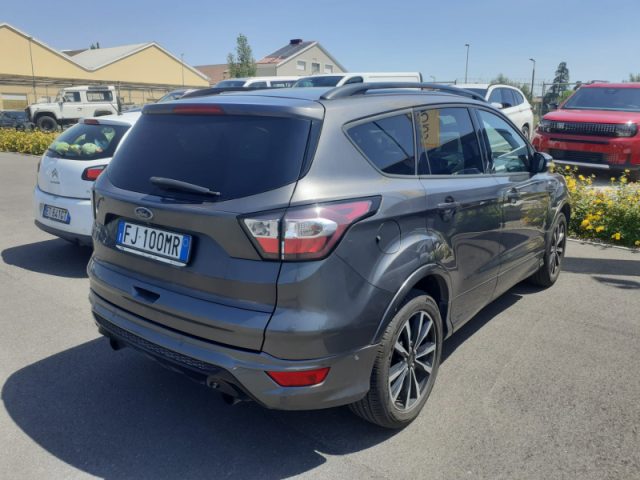Ford Kuga 1.5 TDCI 120 CV S&S 2WD ST-Line - foto 2 di 4