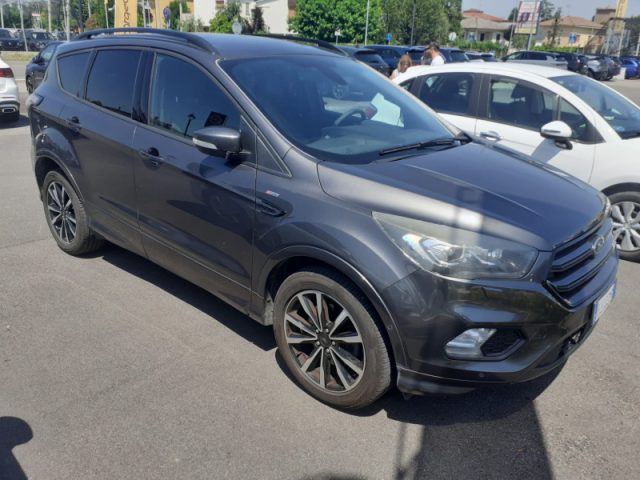 Ford Kuga 1.5 TDCI 120 CV S&S 2WD ST-Line - foto 3 di 4